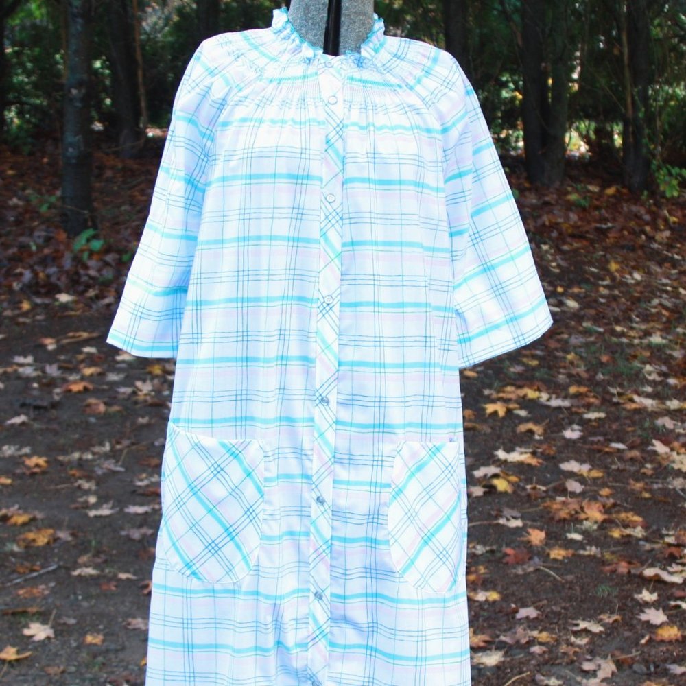 Vintage Models Coat Snap Front Housecoat Gem